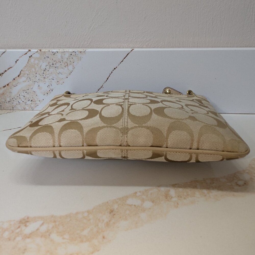 Coach crossbody, front zip pockets, jacquard & leather. - Picture 8 of 9